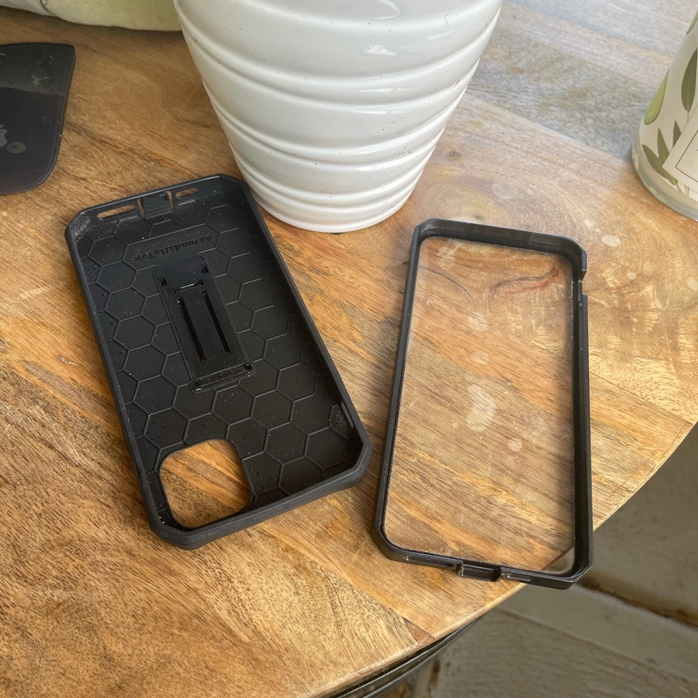 iPhone 11 Pro Max case - Picture 2 of 3